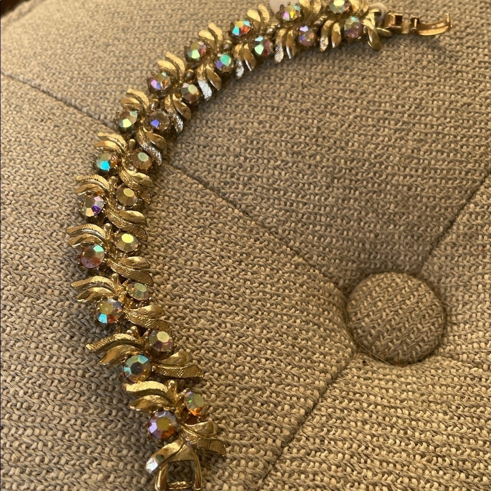 Vintage leaf with aurora Borealis goldtone Bracelet signed Art